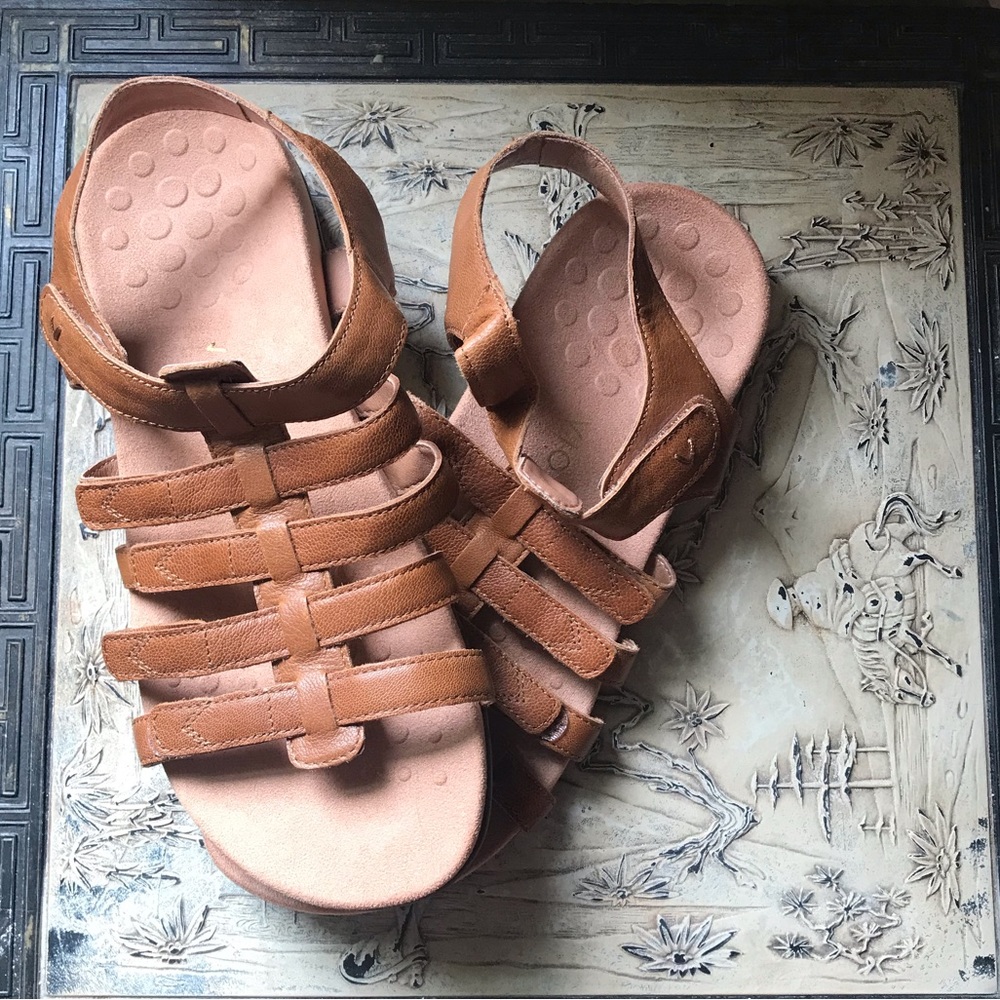 Vionic Tan Adjustable Sandals